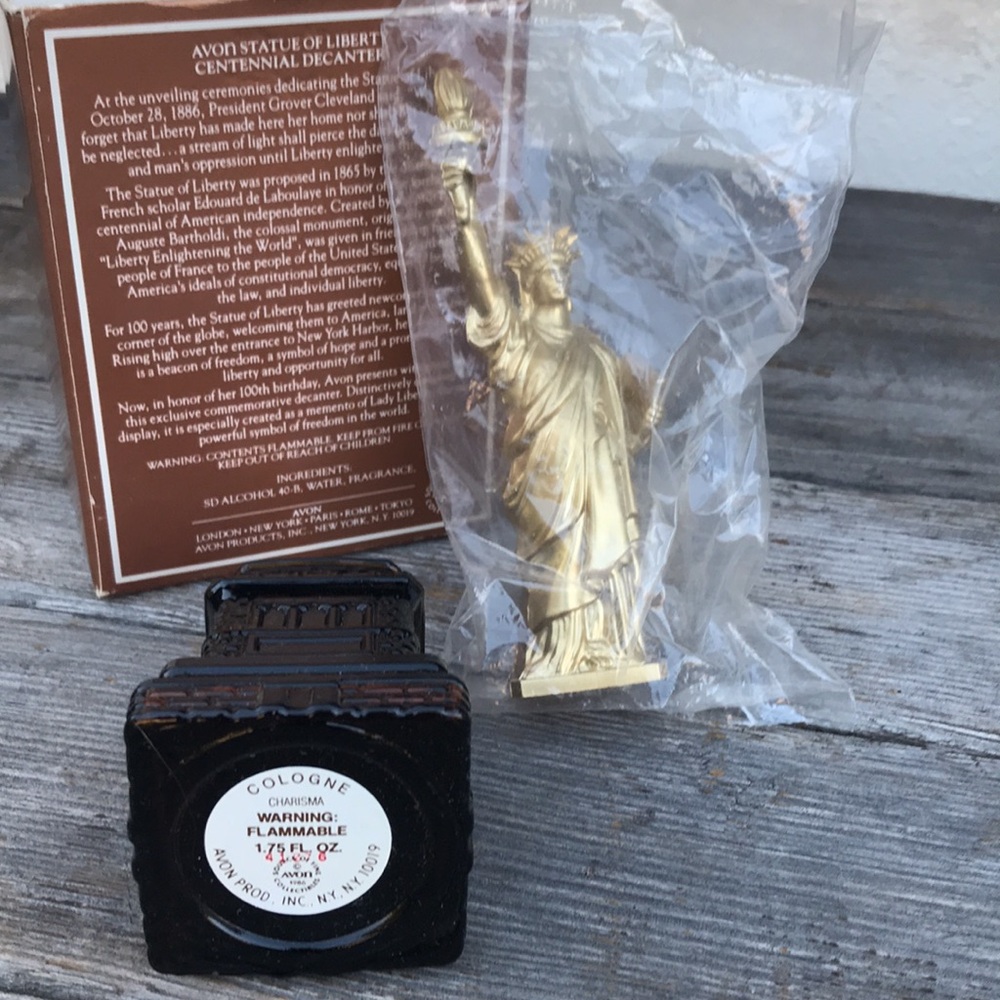 Avon:STATUE OF LIBERTY CENTENNIAL DECANTER